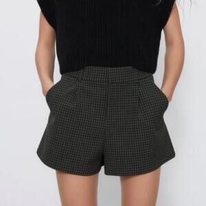 Zara Checkered Pleated Shorts Gray Size Medium